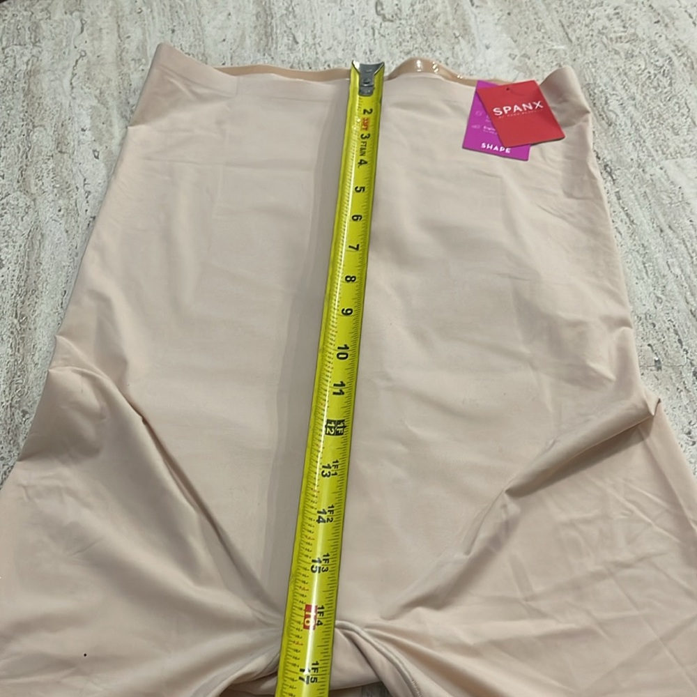 SPANX Thinstincts® High Waist Mid-Thigh Shorts in Soft Nude Sz XL Closes Gasset. - Picture 12 of 17